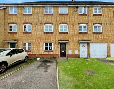 4 bedroom terraced house for sale in Morgan Close, Luton, Bedfordshire, LU4 9GL, LU4