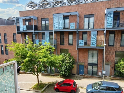 4 bedroom town house for sale in Columbia Place, Campbell Park, Milton Keynes, MK9