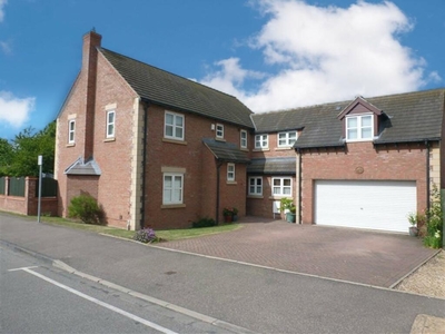 5 bedroom detached house for sale in Amberley Slope, Werrington, Peterborough, PE4