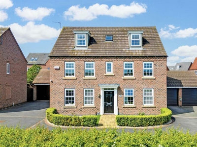5 bedroom detached house for sale in Lucilla Close, Hucknall, Nottinghamshire, NG15 8JE, NG15