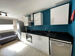 5 bedroom flat for rent in Forster Street, Radford, Nottingham, NG7