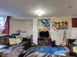 5 bedroom house for rent in Royal Park Avenue, Hyde Park, Leeds, LS6