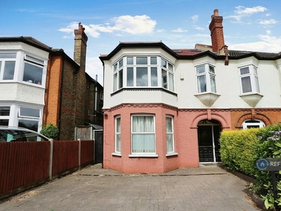 5 bedroom semi-detached house for rent in College Road, Bromley, BR1
