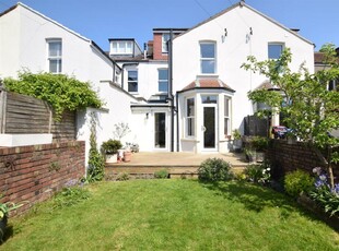 5 bedroom terraced house for rent in 10351 Halsbury Road, Westbury Park, Bristol, BS6