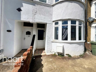5 bedroom terraced house for rent in Maple Street, Sheerness, ME12