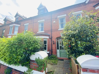 5 bedroom terraced house for sale in Halkyn Road, Chester, CH2