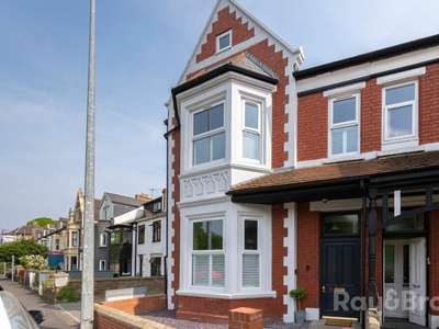 5 bedroom terraced house for sale in Penhill Road, Cardiff, CF11