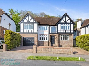 6 bedroom detached house for rent in Valley Drive, Brighton, BN1