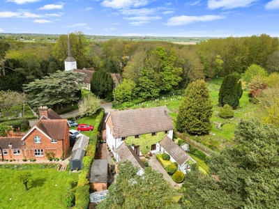 6 bedroom detached house for sale in Hall Lane, Shenfield, Brentwood, CM15