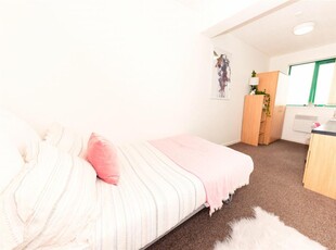 6 bedroom flat for rent in Borden Court, 143-163 London Road, Liverpool, L3