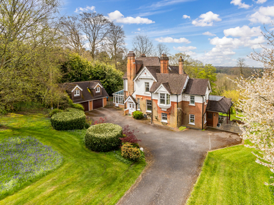7 bedroom property for sale in Northdown Road, Woldingham, CR3