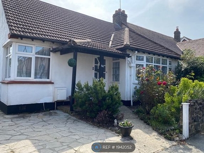 Bungalow to rent in Cliffsea Grove, Leigh-On-Sea SS9