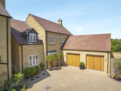 Detached house for sale in Barnard Crescent, Broadway, Worcestershire WR12