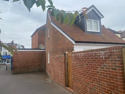 Detached house to rent in Bag End, 14B Chapel Street, Petersfield, Hampshire GU32