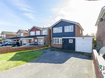Detached house to rent in Dove Close, Basingstoke, Hampshire RG22