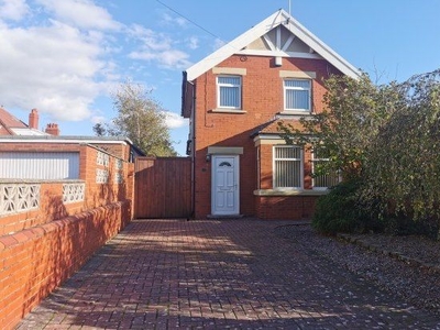 Detached house to rent in Hungerford Road, Lytham St. Annes FY8