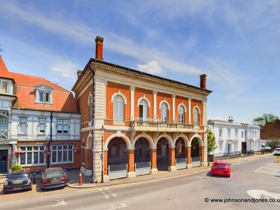 Duplex to rent in Old Town Hall, Chertsey KT16