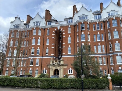 Flat for sale in East Heath Road, London NW3