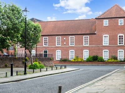 Flat for sale in St. Andrew Place, York, North Yorkshire YO1