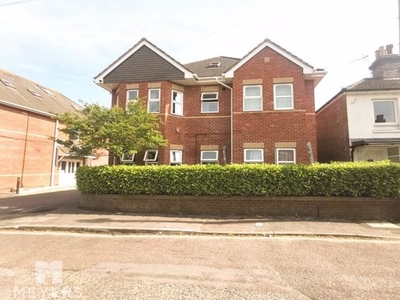 Flat to rent in Alfred Court, 100 Shelley Road East, Bournemouth BH7