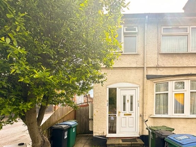 Flat to rent in Balmoral Road, Watford WD24