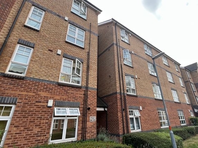 Flat to rent in Beckets View, Northampton NN1