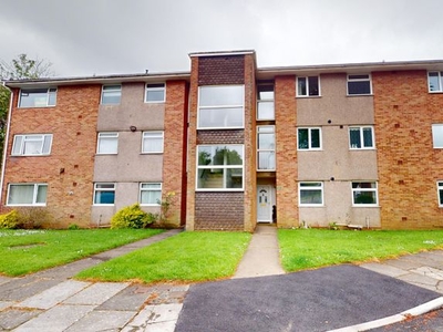 Flat to rent in Bishops Close, Whitchurch, Cardiff CF14