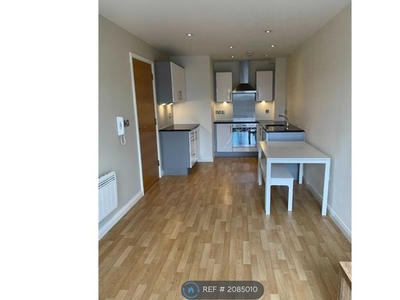 Flat to rent in Brewery Wharf, Leeds LS10