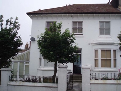Flat to rent in Buckingham Place, Brighton BN1