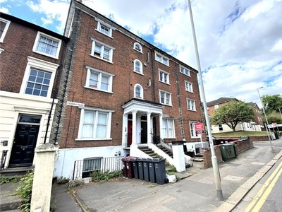 Flat to rent in Castle Hill, Reading, Berkshire RG1