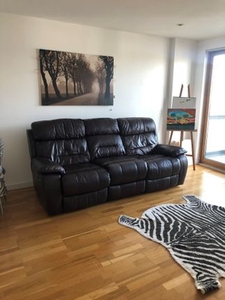 Flat to rent in Crown Point Road, Leeds LS9