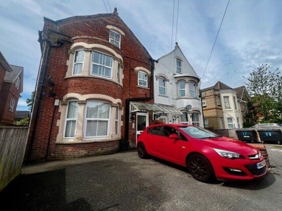 Flat to rent in Drummond Road, Bournemouth BH1