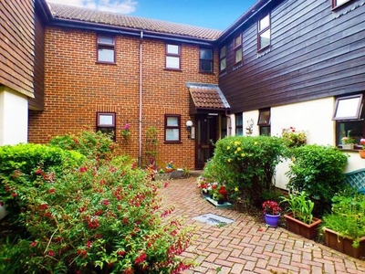 Flat to rent in Eastwick Park Avenue, Bookham, Leatherhead KT23