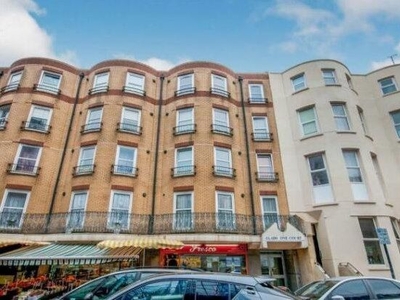Flat to rent in Gladstone Court, Eastbourne BN21