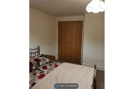 Flat to rent in Golate Street, Cardiff CF10