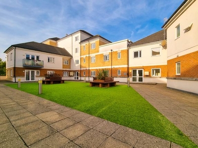 Flat to rent in Hales Court, Ley Farm Close, Nth Wat, Watford WD25
