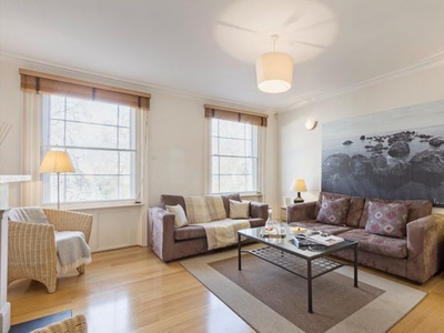 Flat to rent in Kings Road, London SW3.
