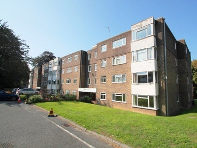 Flat to rent in Kingsmere, Brighton BN1