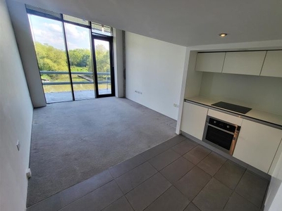Flat to rent in Lakeshore, Imperial Park, Bristol BS13