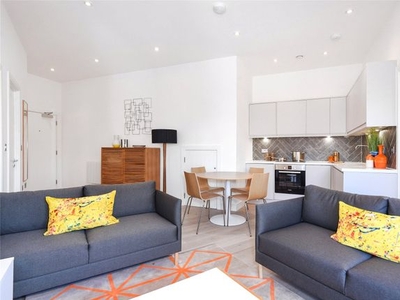 Flat to rent in Mulberry House, 2 Carey Road, Wokingham, Berkshire RG40
