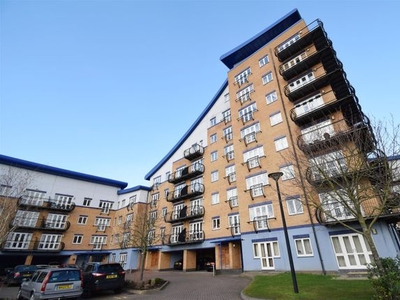 Flat to rent in Napier Road, Reading, Berkshire RG1