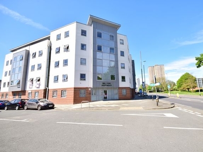 Flat to rent in Queen Street, Portsmouth PO1