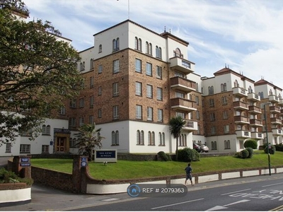 Flat to rent in San Remo Towers, Bournemouth BH5