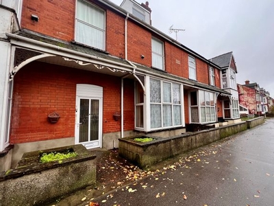 Flat to rent in Scarbrough Avenue, Skegness PE25