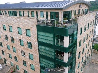 Flat to rent in Stone Gate House, Bradford BD1