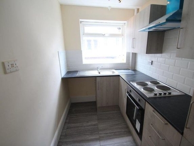 Flat to rent in Stoneygate Avenue, Stoneygate, Leicester LE2