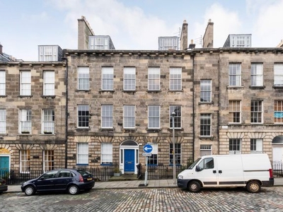 Flat to rent in Union Street, Edinburgh EH1