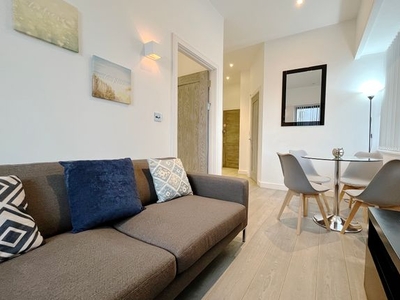 Flat to rent in Verona Apartments, Wellington Street, Slough SL1