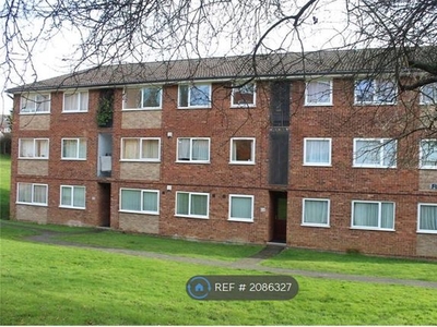 Flat to rent in Windsor Drive, High Wycombe HP13