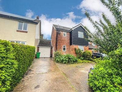Link-detached house to rent in Launcelot Crescent, Thornhill, Cardiff CF14